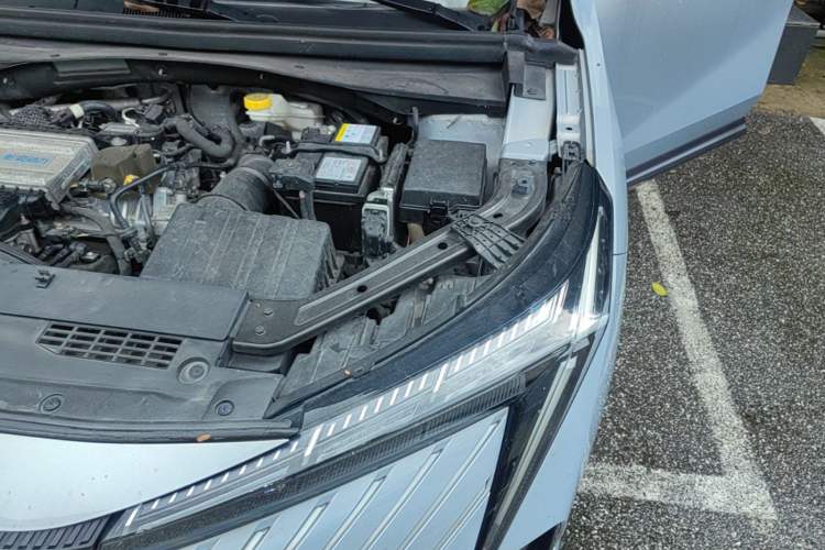 Used GAC Trumpchi EMKOO 2022 1.5T Supernova Max Edition Engine Bay Left