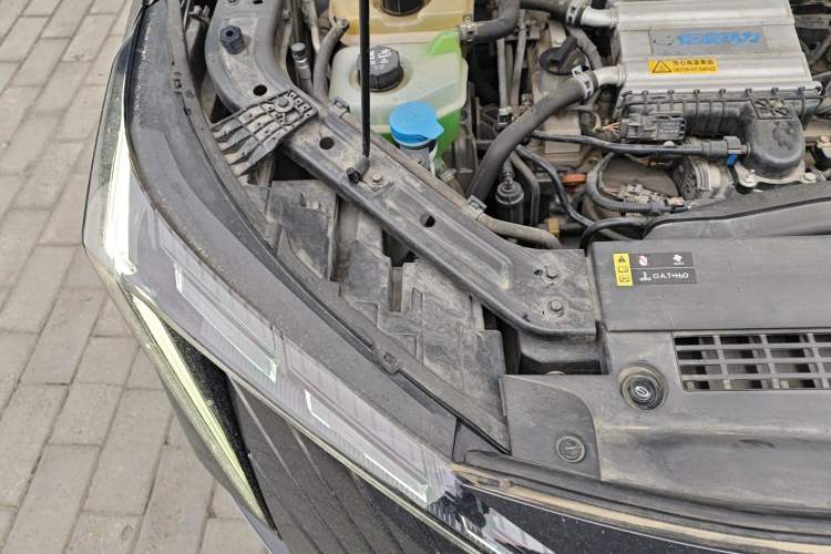 Used GAC Trumpchi EMKOO 2022 1.5T Supernova Pro Edition Engine Bay Right
