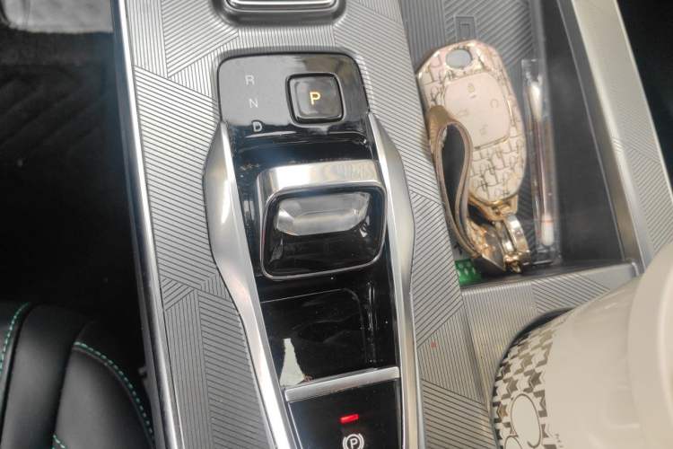 Used GAC Trumpchi EMKOO 2022 1.5T Supernova Pro Edition Gear Lever