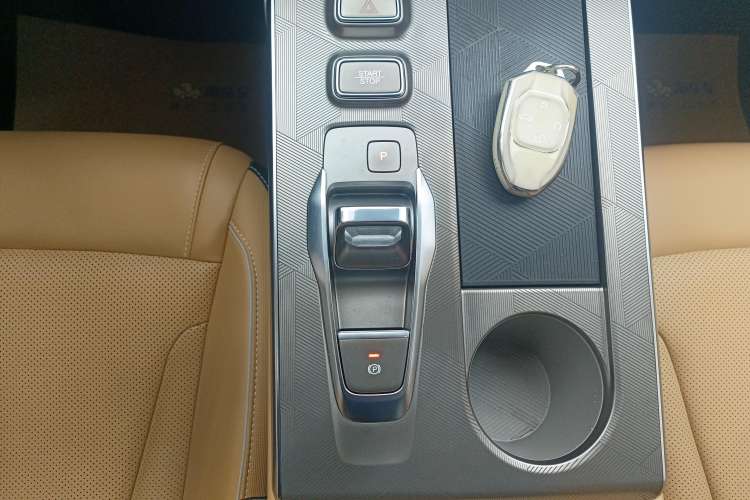 Used GAC Trumpchi EMKOO 2022 1.5T Supernova Max Edition Gear Lever