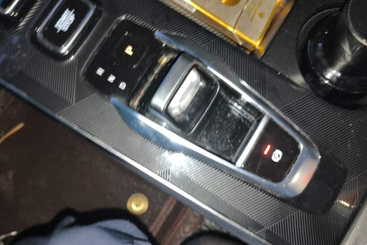 Used GAC Trumpchi EMKOO 2022 1.5T Supernova Pro Edition Gear Lever