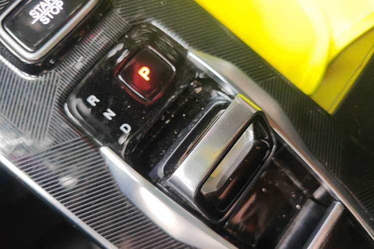 Used GAC Trumpchi EMKOO 2022 1.5T Supernova Pro Edition Gear Lever