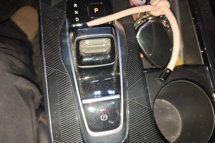 Used GAC Trumpchi EMKOO 2022 1.5T Supernova Pro Edition Gear Lever