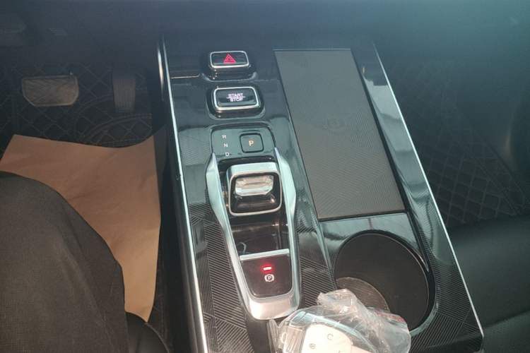 Used GAC Trumpchi EMKOO 2022 1.5T Supernova Max Edition Gear Lever