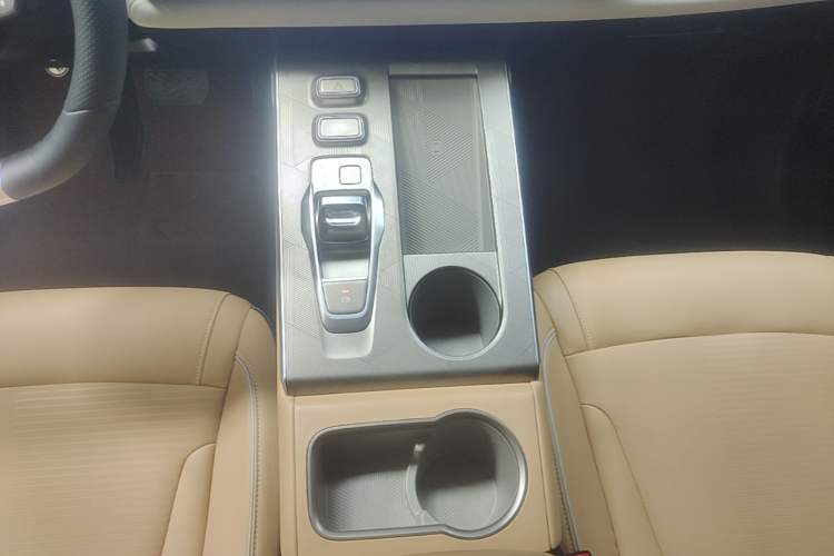 Used GAC Trumpchi EMKOO 2022 1.5T Supernova Pro Edition Gear Lever