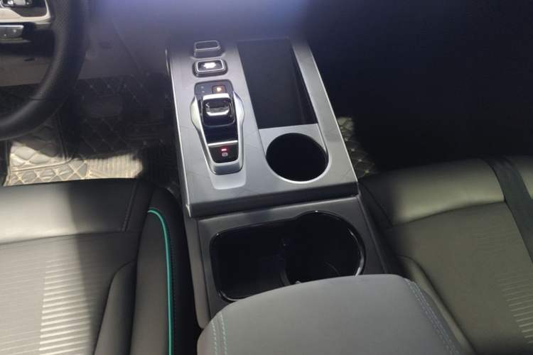 Used GAC Trumpchi EMKOO 2022 1.5T Supernova Pro Edition Gear Lever