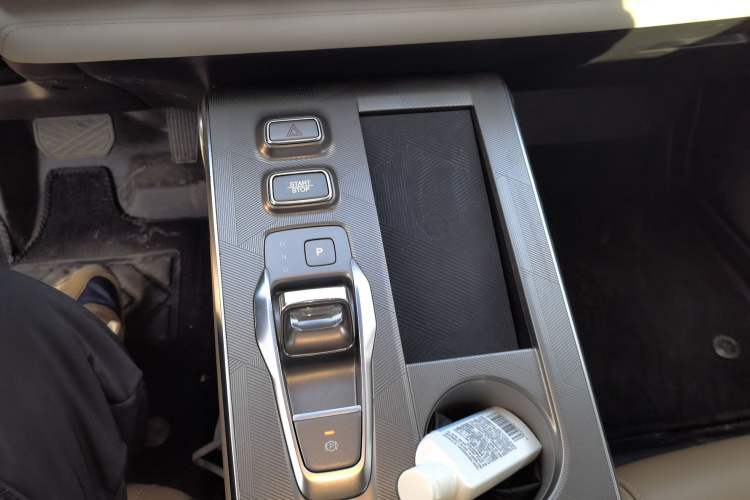 Used GAC Trumpchi EMKOO 2022 2.0 ATK TwinStar Max Edition Gear Lever
