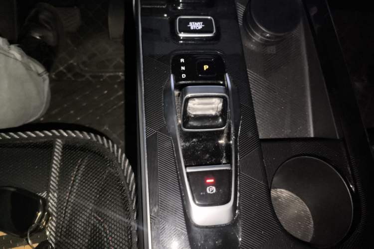 Used GAC Trumpchi EMKOO 2022 1.5T Supernova Pro Edition Gear Lever