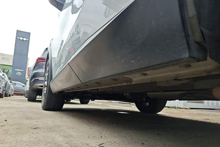 Used GAC Trumpchi EMKOO 2022 1.5T Supernova Pro Edition Left Side Sill