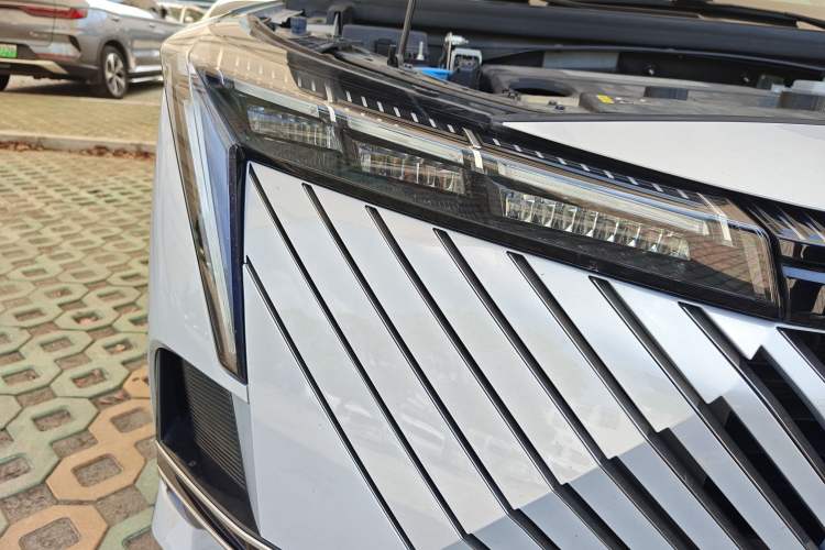Used GAC Trumpchi EMKOO 2022 2.0 ATK TwinStar Max Edition Right Front Headlight