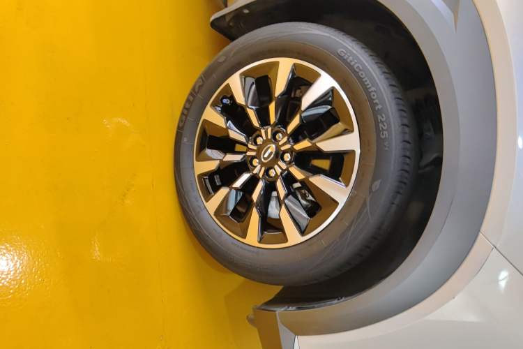 Used GAC Trumpchi EMKOO 2022 2.0 ATK TwinStar Max Edition Right Front Wheel Hub