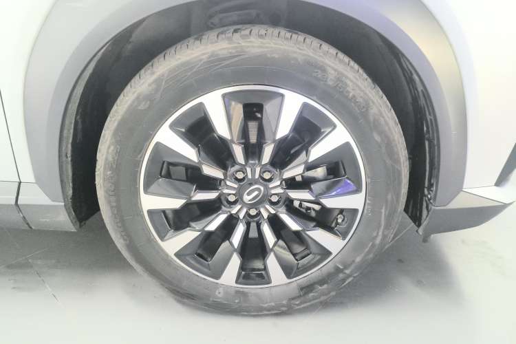 Used GAC Trumpchi EMKOO 2022 1.5T Supernova Pro Edition Right Front Wheel Hub