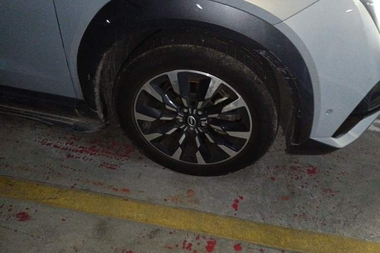 Used GAC Trumpchi EMKOO 2022 1.5T Supernova Max Edition Right Front Wheel Hub