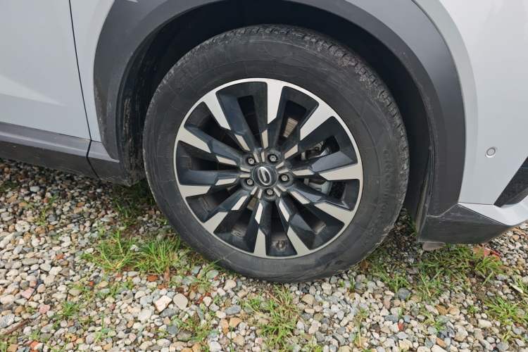 Used GAC Trumpchi EMKOO 2022 1.5T Supernova Max Edition Right Front Wheel Hub