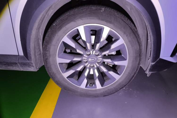 Used GAC Trumpchi EMKOO 2022 1.5T Supernova Pro Edition Right Front Wheel Hub