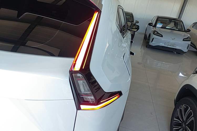 Used GAC Trumpchi EMKOO 2022 1.5T Supernova Pro Edition Right Rear Taillight