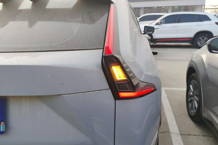 Used GAC Trumpchi EMKOO 2022 1.5T Supernova Max Edition Right Rear Taillight