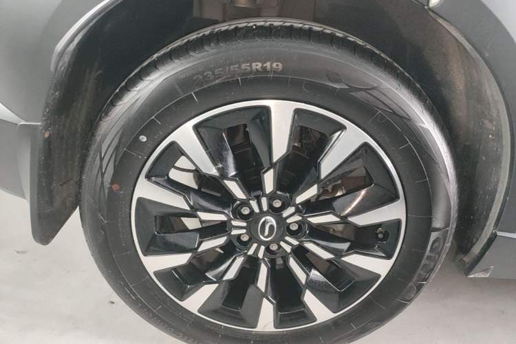 Used GAC Trumpchi EMKOO 2022 1.5T Supernova Max Edition Right Rear Wheel Hub
