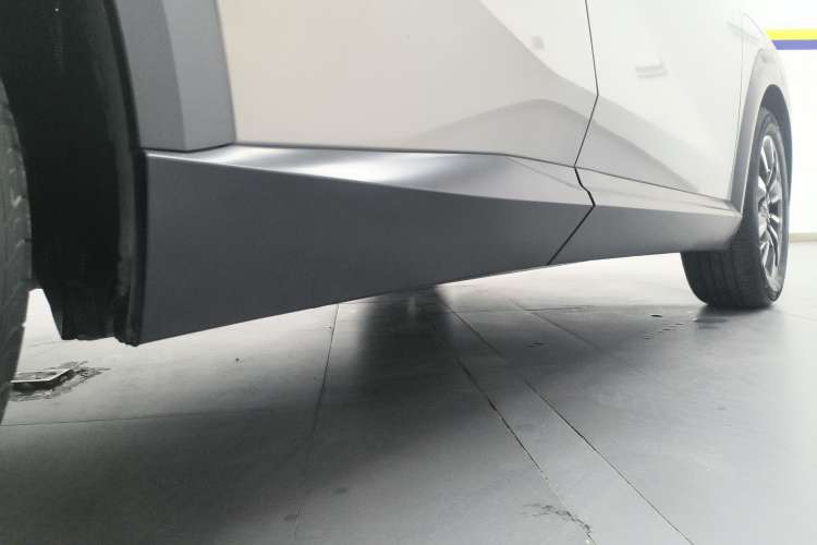 Used GAC Trumpchi EMKOO 2022 1.5T Supernova Pro Edition Right Side Sill