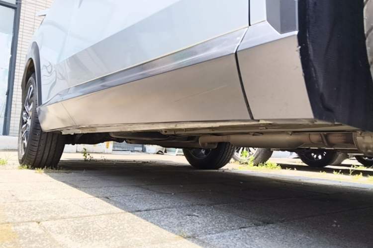Used GAC Trumpchi EMKOO 2022 2.0 ATK TwinStar Max Edition Right Side Sill
