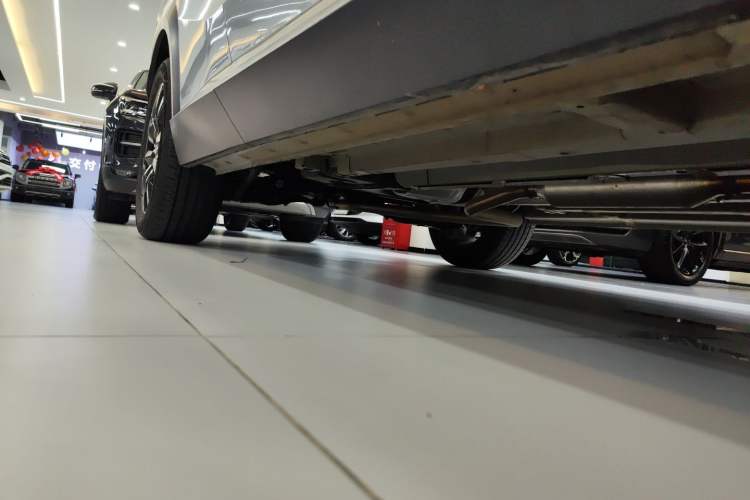 Used GAC Trumpchi EMKOO 2022 1.5T Supernova Pro Edition Right Side Sill