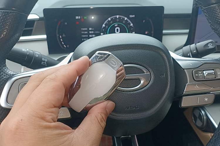 Used GAC Trumpchi EMKOO 2022 2.0T Neutron Star Pro Edition Vehicle Key