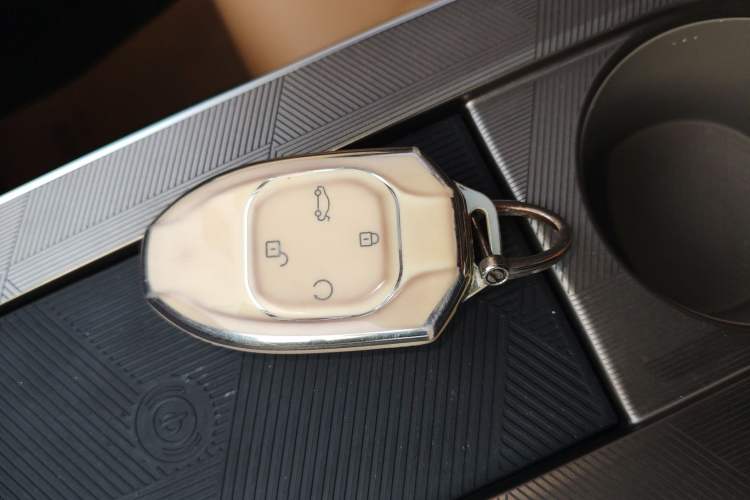 Used GAC Trumpchi EMKOO 2022 1.5T Supernova Max Edition Vehicle Key
