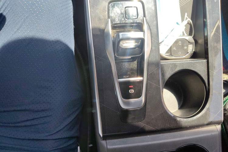 Used GAC Trumpchi EMKOO 2022 1.5T Supernova Pro Edition Gear Lever