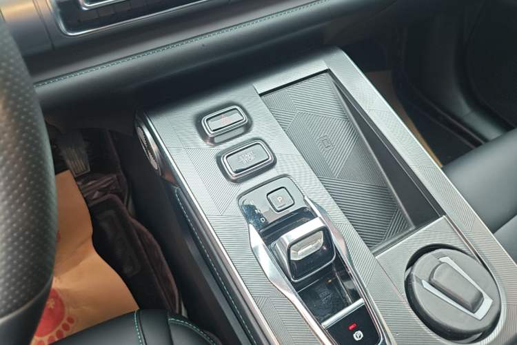 Used GAC Trumpchi EMKOO 2022 1.5T Supernova Pro Edition Gear Lever