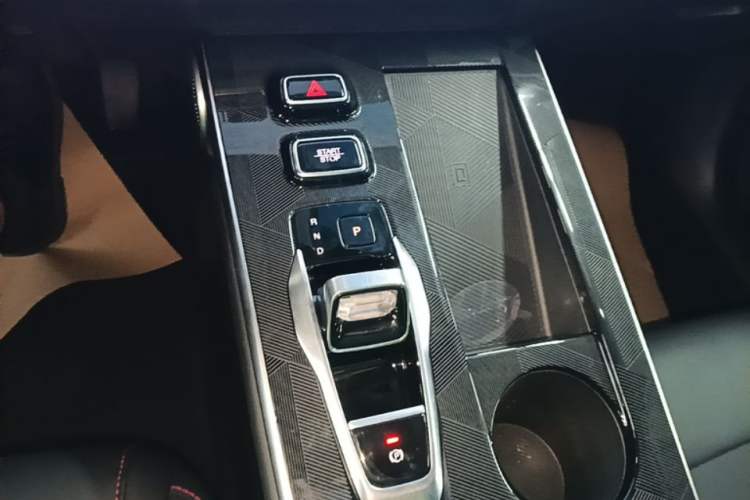 Used GAC Trumpchi EMKOO 2022 1.5T Supernova Pro Edition Gear Lever
