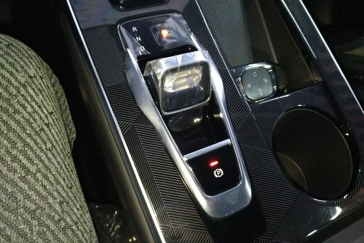 Used GAC Trumpchi EMKOO 2022 1.5T Supernova Pro Edition Gear Lever