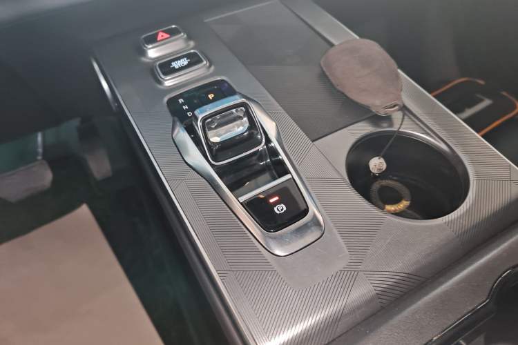 Used GAC Trumpchi EMKOO 2022 1.5T Supernova Max Edition Gear Lever
