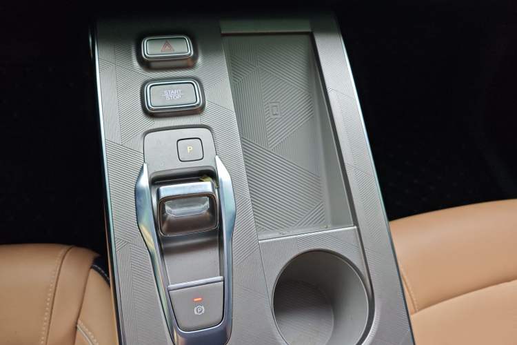 Used GAC Trumpchi EMKOO 2022 2.0 ATK Gemini Edition Gear Lever
