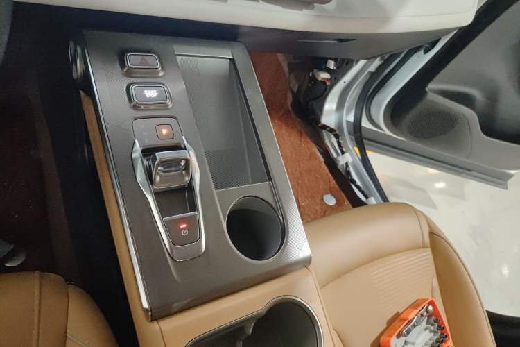 Used GAC Trumpchi EMKOO 2022 1.5T Supernova Pro Edition Gear Lever