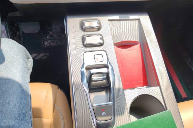 Used GAC Trumpchi EMKOO 2022 1.5T Supernova Pro Edition Gear Lever
