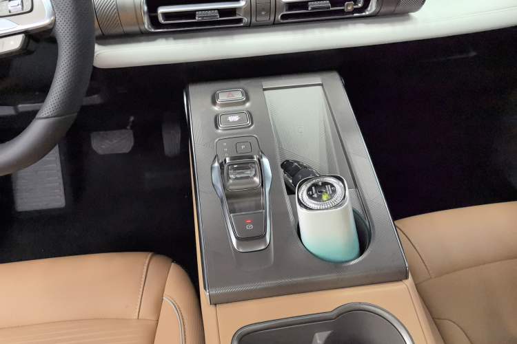 Used GAC Trumpchi EMKOO 2022 1.5T Supernova Pro Edition Gear Lever