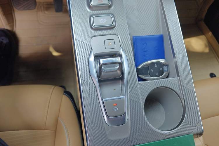 Used GAC Trumpchi EMKOO 2022 2.0 ATK TwinStar Pro Edition Gear Lever