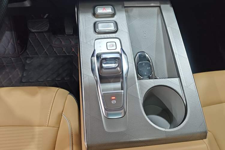 Used GAC Trumpchi EMKOO 2022 2.0 ATK TwinStar Pro Edition Gear Lever