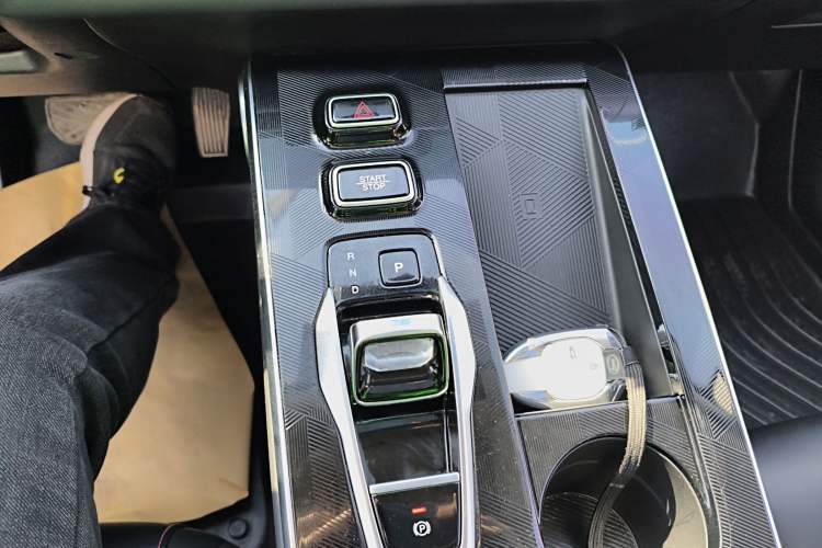Used GAC Trumpchi EMKOO 2022 1.5T Supernova Pro Edition Gear Lever
