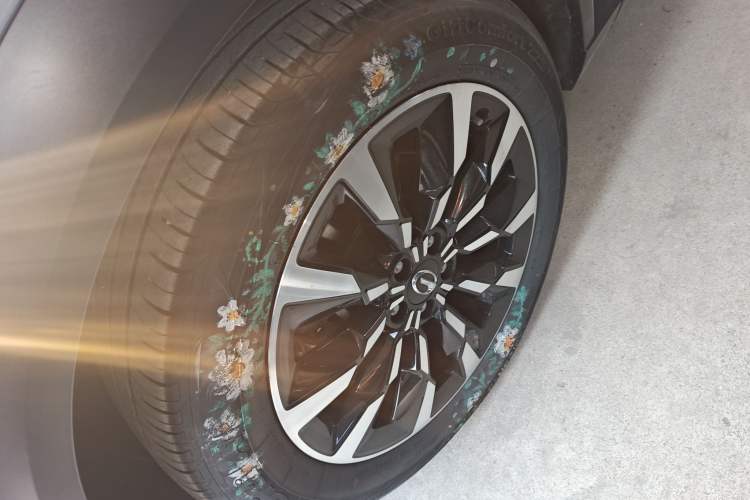 Used GAC Trumpchi EMKOO 2022 1.5T Supernova Max Edition Left Front Wheel Hub