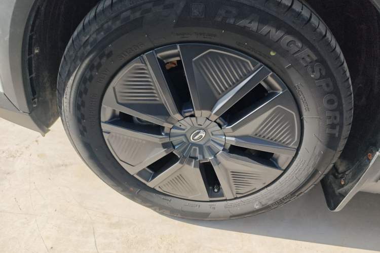 Used GAC Trumpchi EMKOO 2022 1.5T Supernova Edition Left Front Wheel Hub