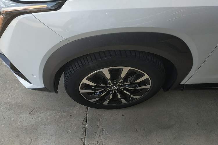 Used GAC Trumpchi EMKOO 2022 1.5T Supernova Max Edition Left Front Wheel Hub