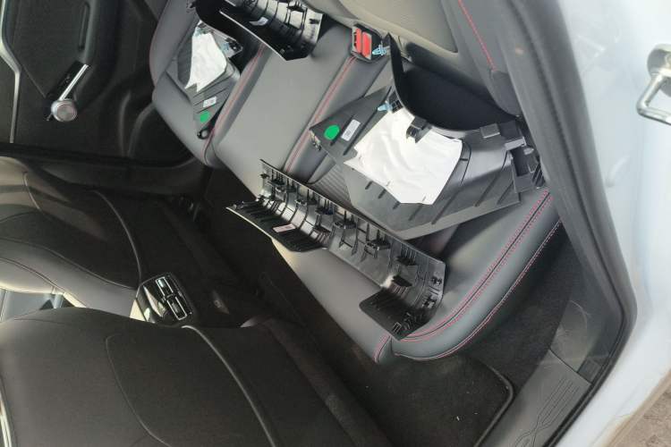 Used GAC Trumpchi EMKOO 2022 1.5T Supernova Pro Edition Left Rear Seat