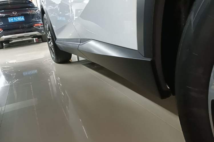 Used GAC Trumpchi EMKOO 2022 1.5T Supernova Pro Edition Left Side Sill
