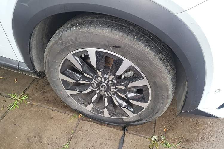 Used GAC Trumpchi EMKOO 2022 1.5T Supernova Max Edition Right Front Wheel Hub