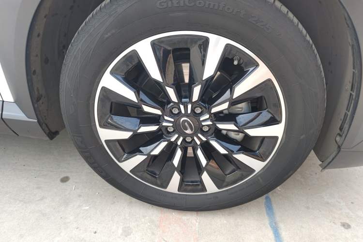 Used GAC Trumpchi EMKOO 2022 2.0T Neutron Star Max Edition Right Front Wheel Hub