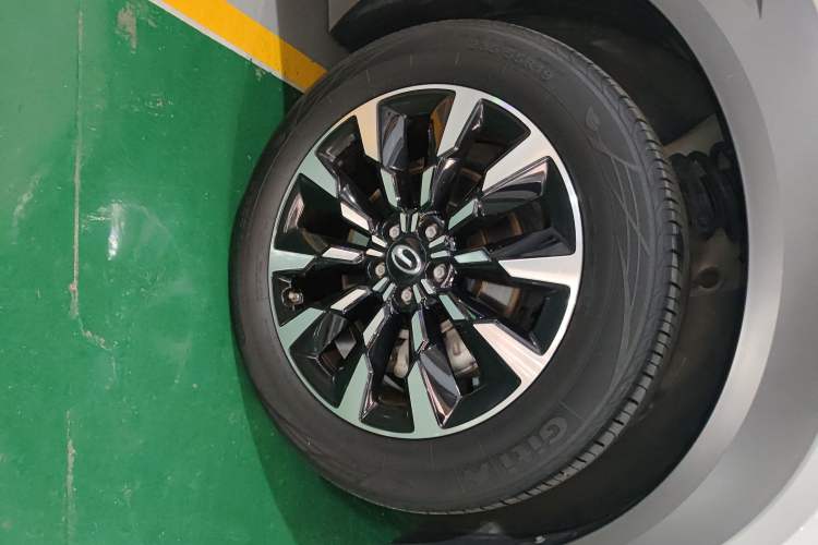 Used GAC Trumpchi EMKOO 2022 1.5T Supernova Pro Edition Right Front Wheel Hub