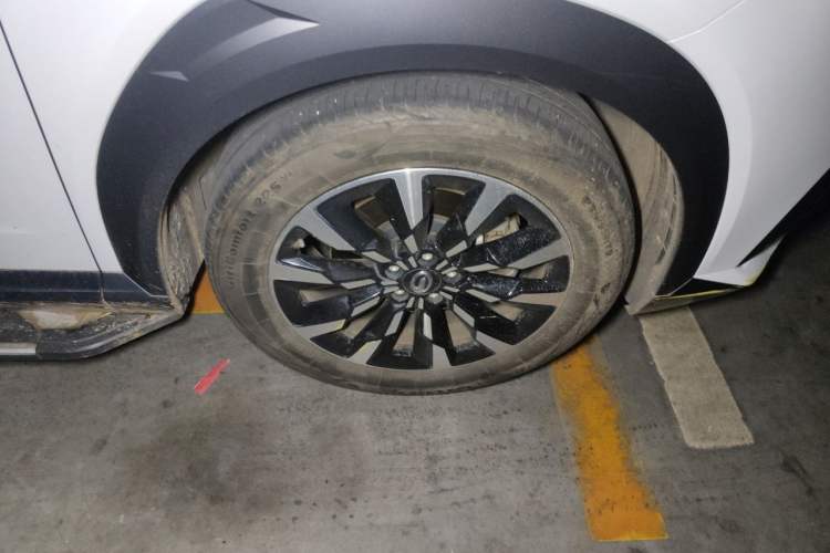 Used GAC Trumpchi EMKOO 2022 1.5T Supernova Pro Edition Right Front Wheel Hub