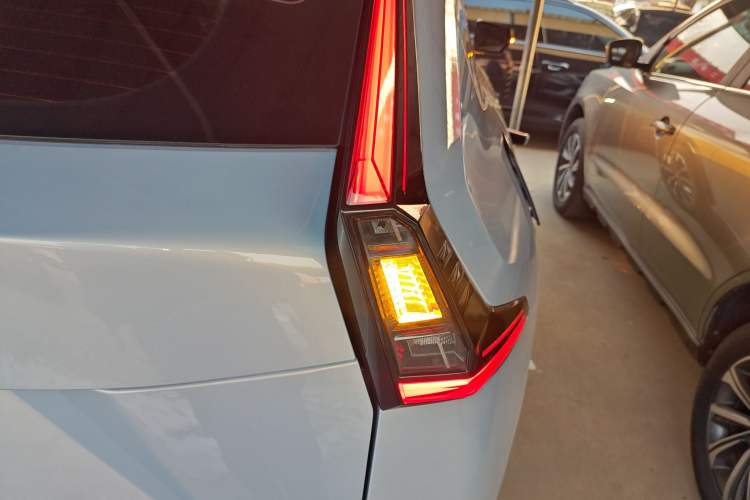 Used GAC Trumpchi EMKOO 2022 1.5T Supernova Max Edition Right Rear Taillight