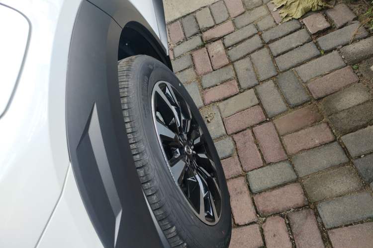 Used GAC Trumpchi EMKOO 2022 2.0T Neutron Star Pro Edition Right Rear Wheel Hub